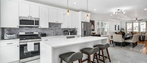 Dishwasher, coffee/tea maker, toaster