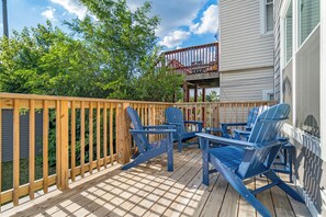 Terrace/patio - Modern 4-Bedroom Home – Newly Built - Sleeps 10! (Chicago)