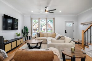 Living area - Modern 4-Bedroom Home – Newly Built - Sleeps 10! (Chicago)