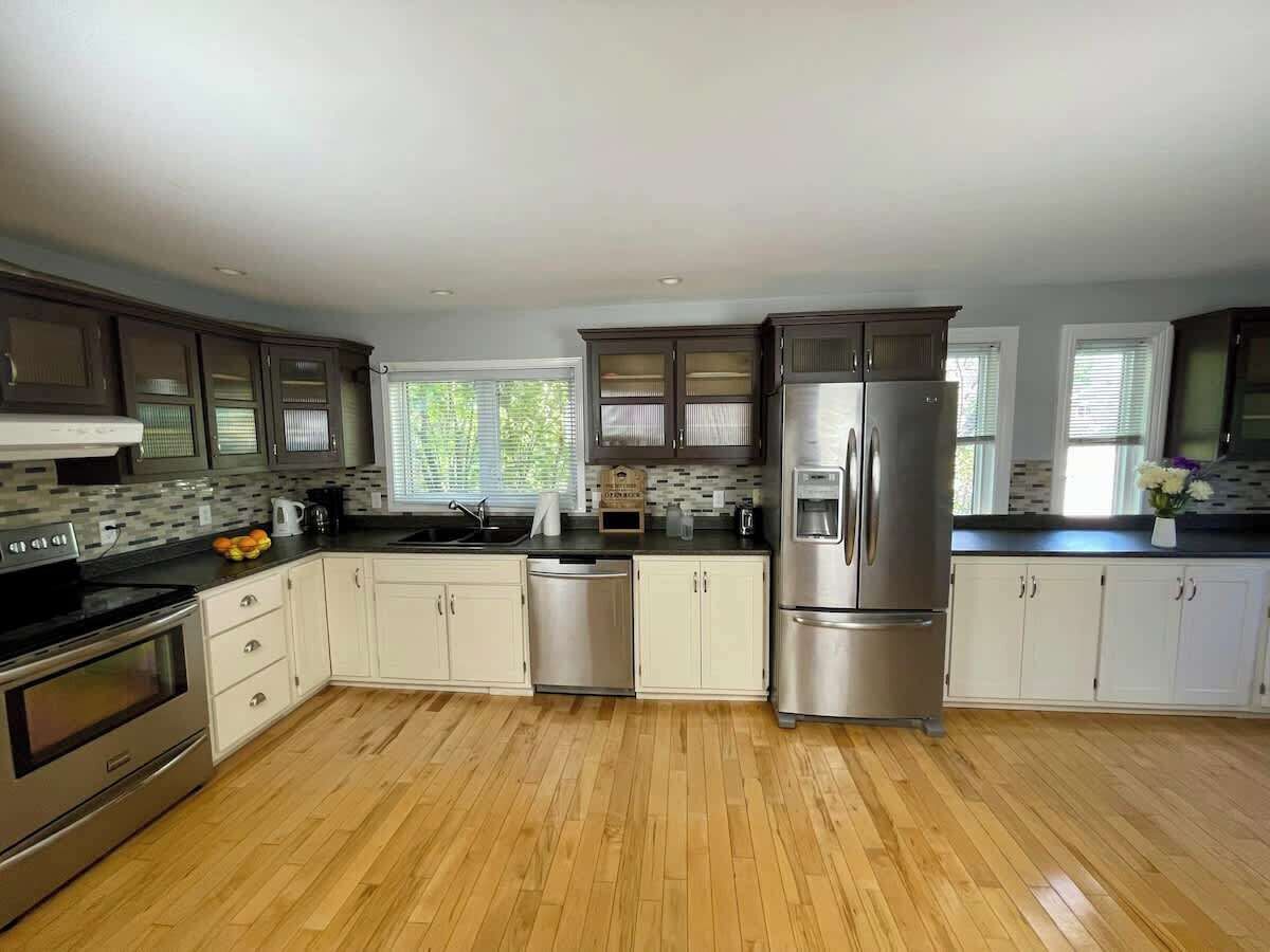 Refrigerador, microondas, horno y parrilla de estufa 