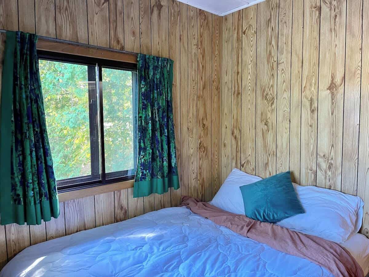 3 bedrooms, bed sheets