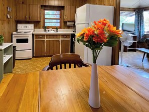 Fridge, microwave, stovetop, cookware/dishes/utensils - Balsam Lake - 2-Bedroom Cottage #2 (Kawartha Lakes)