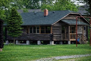 Exterior - Balsam Lake - 2-Bedroom Cottage #5 (Kawartha Lakes)