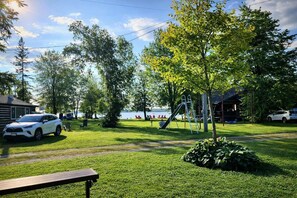 Property grounds - 3-Bedroom Cottage #7 - Balsam Lake (Kawartha Lakes)