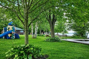 Children’s area - 3-Bedroom Cottage #7 - Balsam Lake (Kawartha Lakes)