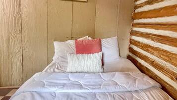 1 bedroom, bed sheets