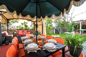 تناول الطعام بالخارج