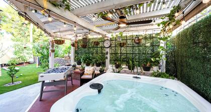 Hot Tub + Mini Golf + Gameroom + Near Downtown