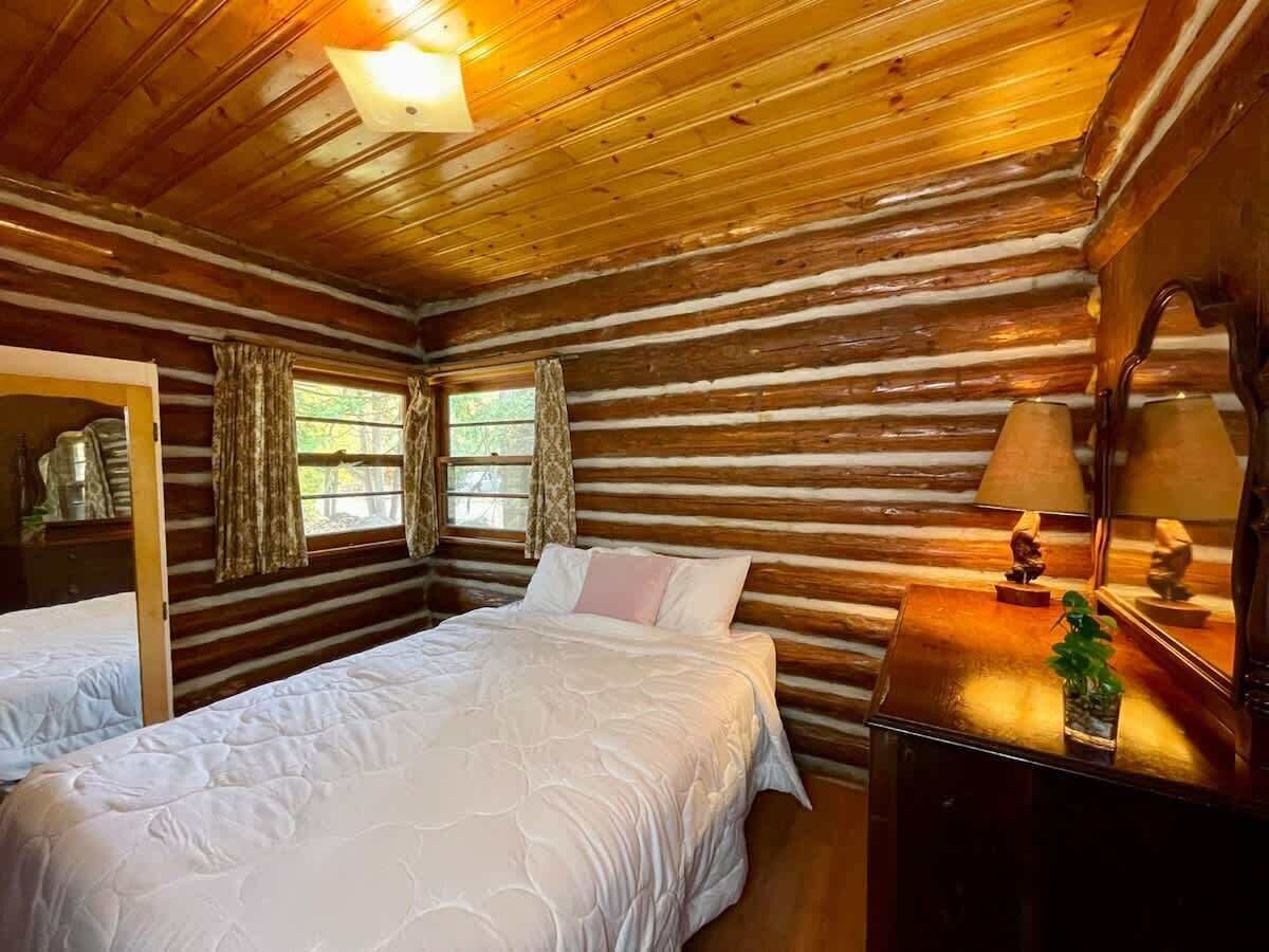 3 bedrooms, bed sheets