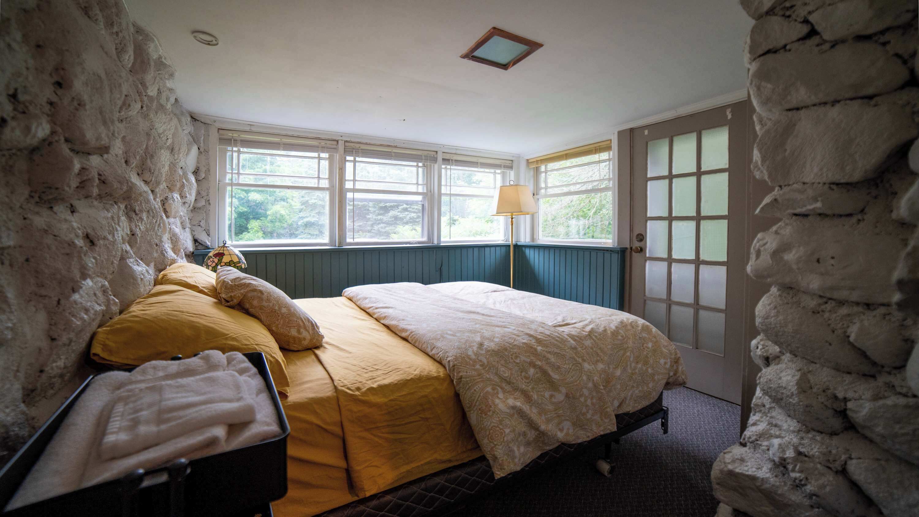 3 bedrooms, bed sheets