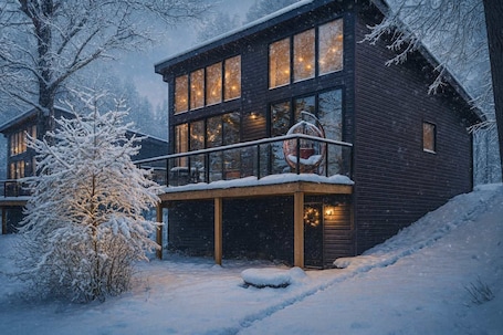 外観. 3-bedroom Lakefront Villa #2