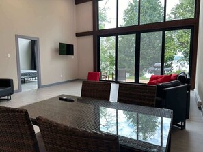 Interior - 3-bedroom Lakefront Villa #7 (Lakefield)