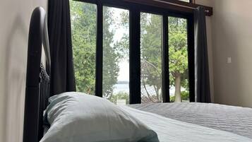 3 bedrooms, bed sheets