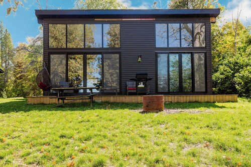 3-bedroom Lakefront Villa #10