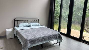 3 bedrooms, bed sheets