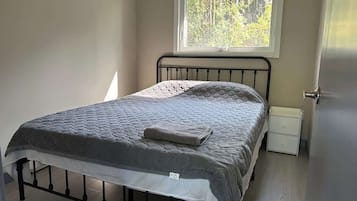 3 bedrooms, bed sheets