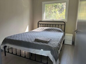 3 bedrooms, bed sheets