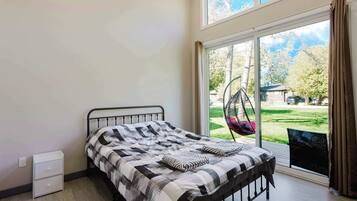 3 bedrooms, bed sheets