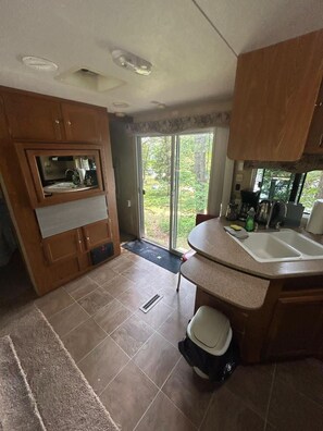 Fridge, microwave, cookware/dishes/utensils - Lakefront RV Cottage in Parry Sound #2 (Parry Sound)