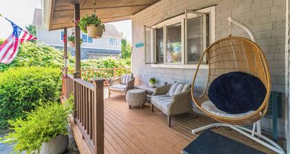 The Getaway- beach, nature, Hottub, fire- relax!