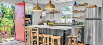 The Getaway- beach, nature, Hottub, fire- relax!