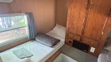 2 bedrooms, bed sheets