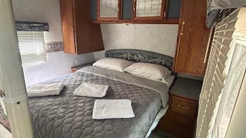 2 bedrooms, bed sheets