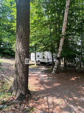 Property grounds - Lakefront RV Cottage in Parry Sound #10 (Parry Sound)