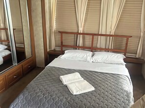 2 多间卧室、WiFi、床单