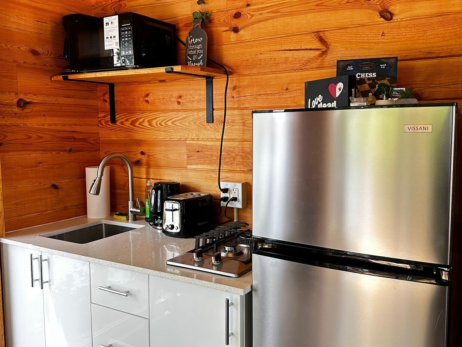 Mikroaaltouuni, keittoastiat/astiat/ruokailuvälineet