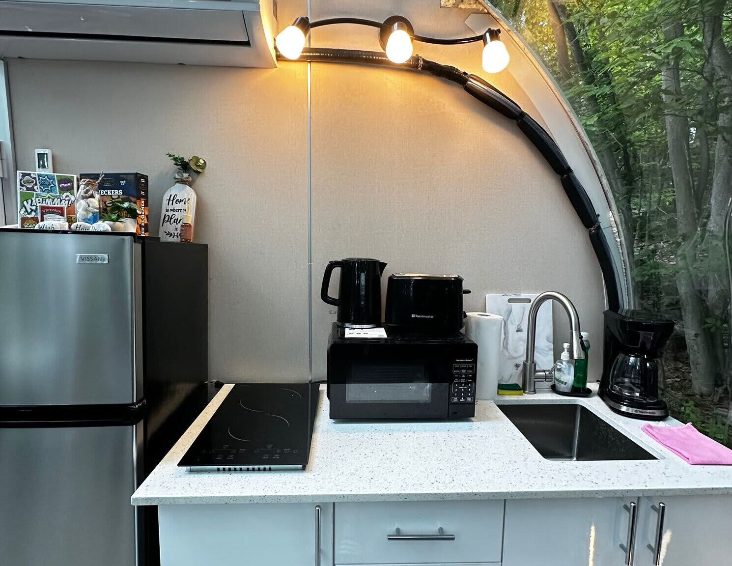 Microwave, cookware/dishes/utensils