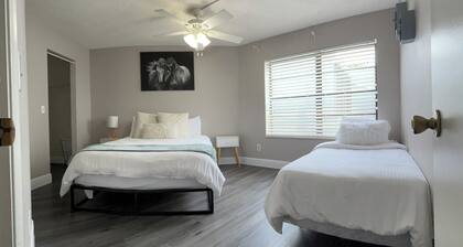 Cozy 1-bedroom Condo in Luxury Gated Community