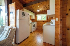 冰箱、微波炉、炉灶、厨具/餐具