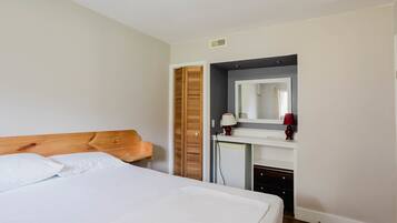 3 bedrooms, bed sheets