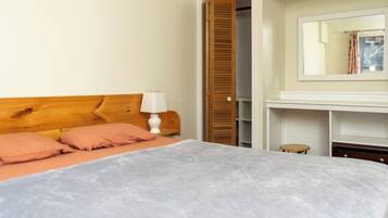 3 bedrooms, bed sheets