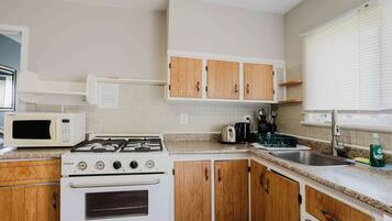 Fridge, microwave, stovetop, cookware/dishes/utensils