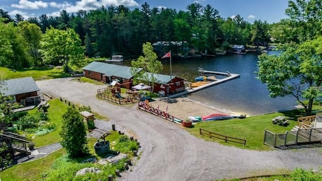 Exterior. Pine Lake 3-Bedroom Cottage #12 - The Gallery