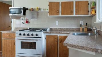 Fridge, microwave, stovetop, cookware/dishes/utensils