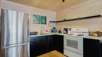 Fridge, microwave, stovetop, cookware/dishes/utensils