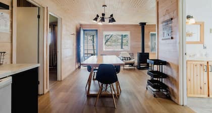 Georgian Bay Rockwood 3-bdrm Waterfront Cottage #2