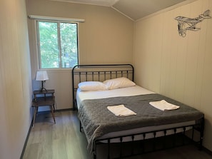 2 bedrooms, bed sheets