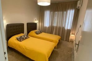 2 室のベッドルーム、アイロン / アイロン台、WiFi、ベッドシーツ