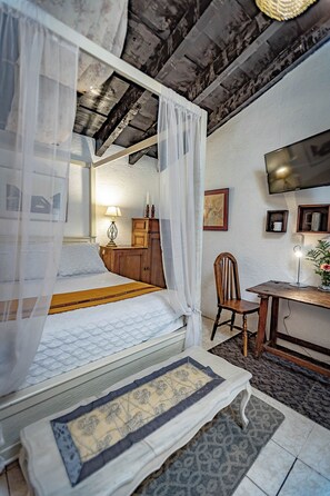 1 habitación, tabla de planchar con plancha, wifi y ropa de cama 