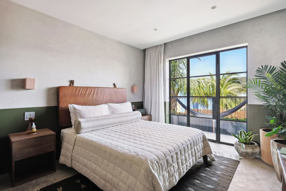 Terrace Queen with View | In-room safe, iron/ironing board, free WiFi