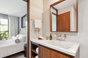 Garden Queen | Bathroom
