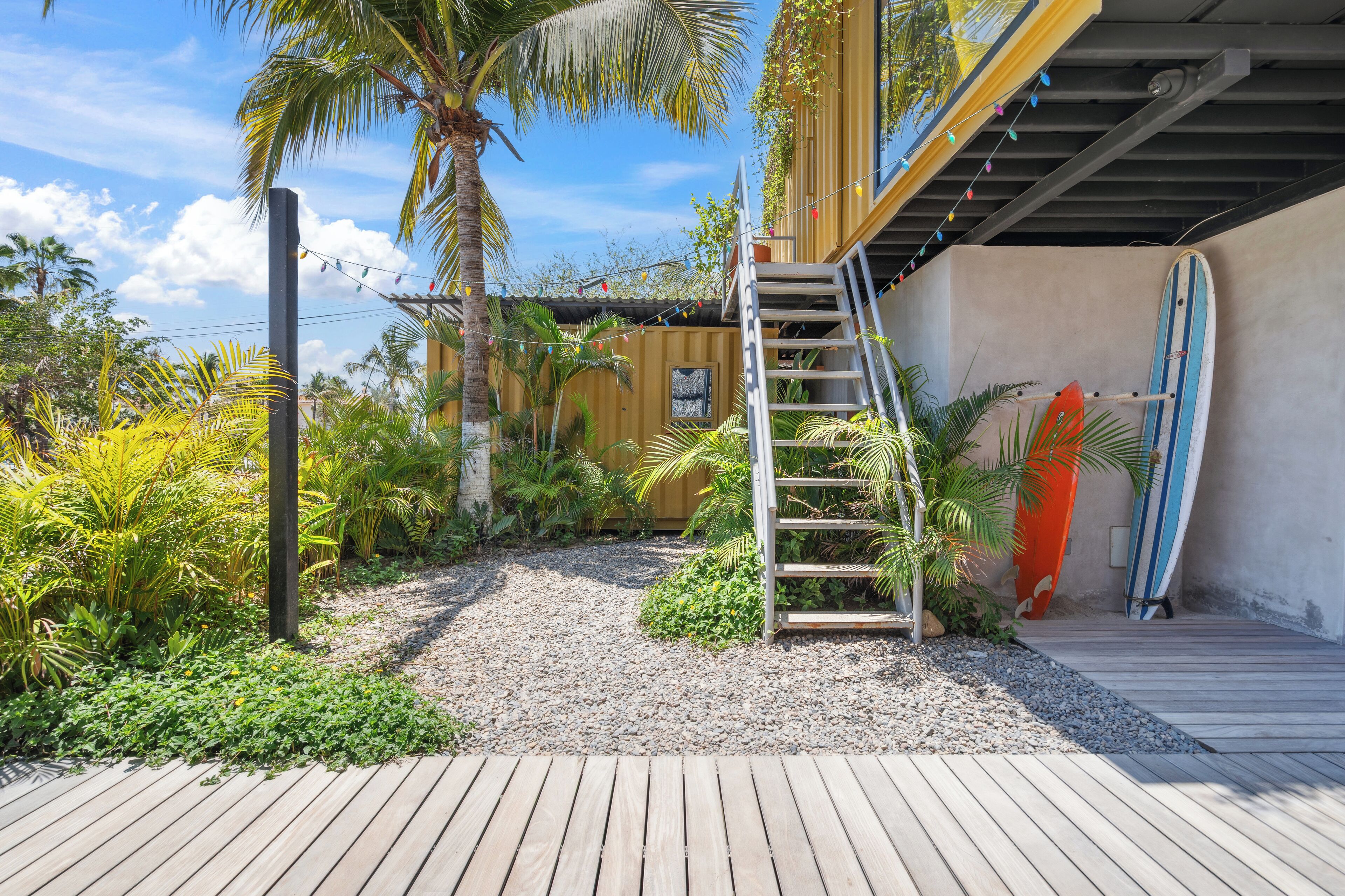 المنشأة من الخارج