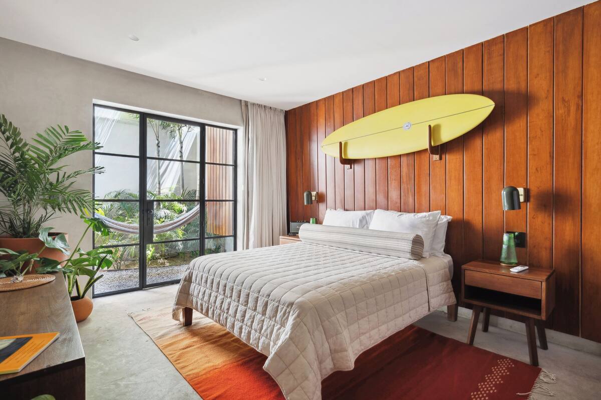 Private Garden Queen | In-room safe, iron/ironing board, free WiFi