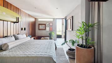 King Room with Bath | In-room safe, iron/ironing board, free WiFi