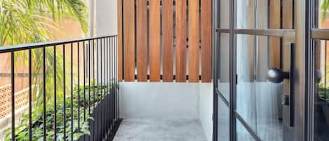 Terrace Queen with View