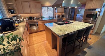 Cozy 3-bedroom winter getaway in Bellevue